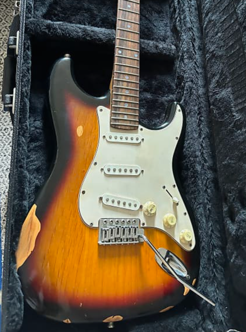 This Stratocaster has significant finish blemishes, but is still completely functional, making it a Good condition item.
