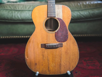 This guitar has a noticeable top crack, which impacts its tonal and projection functionality.